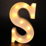 حرف S مضيء LED لتزيين الحفلات والمناسبات – ديكور أنيق للحائط والطاولات من اقتني