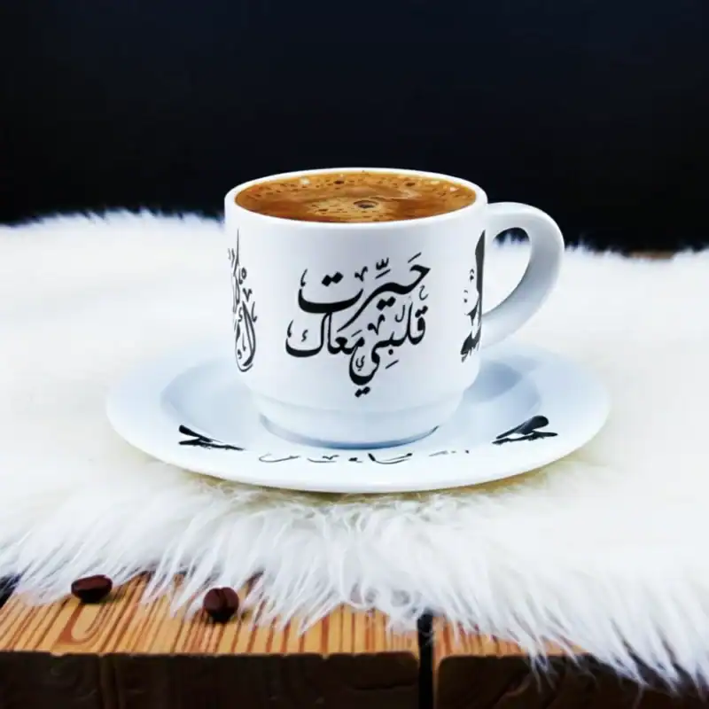 فنجان وصحن أم كلثوم حيرت قلبي معاك في أجواء قهوة كلاسيكية