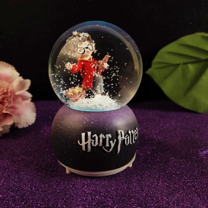 بلورة زجاجية موسيقية بتصميم Harry Potter – قطعة ديكور سحرية بألحان هادئة تعمل بالزمبلك