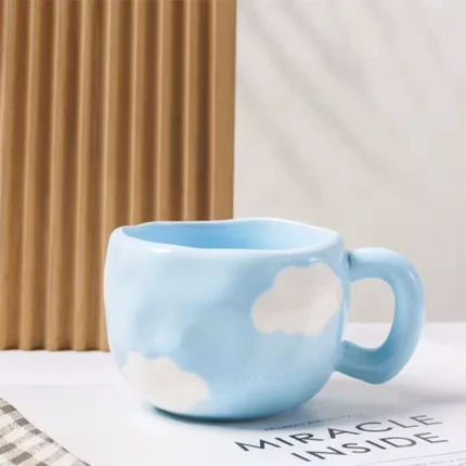 مج سحابي بورسلين بيبي بلو – سعة 300 مل – تصميم السحاب المميز للمشروبات الساخنة والباردة