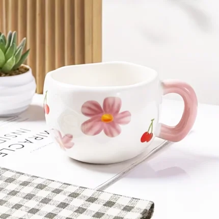 مج البورسلين الوردي 300 مل – تصميم زهور وكرز مبهج للاستخدام اليومي والهدايا