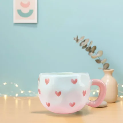 مج القلوب البورسلين 300 مل – تصميم وردي أنيق للمشروبات الساخنة والباردة