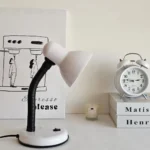 أباجورة مكتب عملية للطلاب والعمل -لون أبيض–32 cm -إضاءة ثابتة بتصميم أنيق