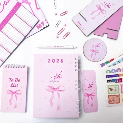 بوكس نقطة 2026 بتصميم الفيونكات – مجموعة كاملة للتنظيم والأهداف بعناصر ناعمة وأناقة وردية