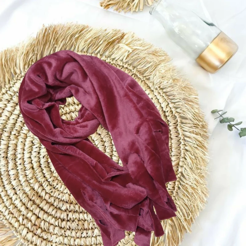 شال ميكاسا -شال القطيفة المخمل الناعم 210×60 سم – شال شتوي فاخر باللون الأحمر والنبيتي