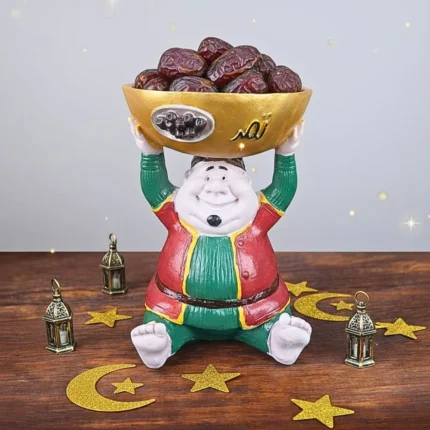 تمّارة تمر رمضانية مجسمة بشخصية فنانيس – مقاس 20×11 سم