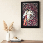 برواز ديكور خيل بتصميم سيدة على حصان – إطار أسود أنيق – مقاس 20×30 سم – مناسب لغرف المعيشة والصالونات