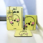 مجموعة هدايا أشطر كتكوت مكتبية – نوت بوك + مج + كوستر + ميدالية – تصميم كيوت مبهج