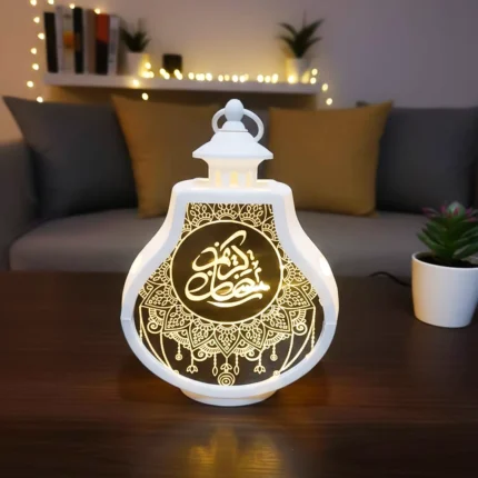 فانوس رمضان أبيض مضيء بنقوش إسلامية – ديكور رمضاني فاخر للمنزل