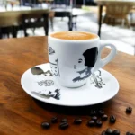 فنجان قهوة أم كلثوم بورسلين بيضاوي 90 مل – تصميم كوبليه “أنت عمري” أبيض × أسود – هدية كلاسيكية مميزة