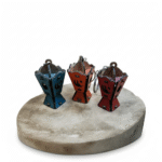 ميدالية فانوس خشب صغيرة 4×2 سم – ميدالية رمضانية هاند ميد بتصميم فانوس شرقي