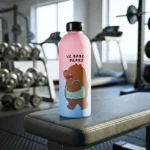 ⁦زجاجة مياه 1 لتر للأطفال بتصميم كرتوني جذاب – زجاجة مياة مدرسية بلاستيك 23 سم⁩ - الصورة ⁦3⁩