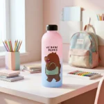 ⁦زجاجة مياه 1 لتر للأطفال بتصميم كرتوني جذاب – زجاجة مياة مدرسية بلاستيك 23 سم⁩ - الصورة ⁦4⁩