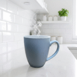 مج ايكيا لبني سعة 300 مللي – كوب سيراميك أنيق للقهوة والشاي بتصميم عصري مخطط