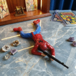 ⁦دمية سبايدر مان أكشن 30 سم للأطفال – شخصية Spider Man مع سلاح بتصميم واقعي⁩ - الصورة ⁦2⁩