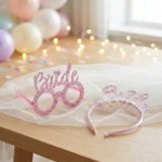 طقم Bride وردي جليتر 2 قطعة – نظارة + هيد باند للعروسة بإكسسوارات حفلات مميزة - الصورة 5