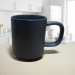 مج بورسلين أسود أنيق – كوب قهوة وشاي بورسلين فاخر بتصميم عصري للمطبخ والمكتب