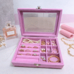 ⁦منظم اكسسوار أنيق بغطاء زجاجي لحفظ الخواتم والحُلي – صندوق تنظيم الإكسسوارات بتصميم مخملي فاخر⁩ - الصورة ⁦3⁩