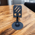 حامل موبايل معدني قابل للتعديل بقاعدة ثابتة – ستاند موبايل مكتبي قوي للاستخدام اليومي - الصورة 4