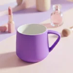 ⁦مج بورسلين بنفسجي مطفي سعة 350 مل – كوب قهوة وشاي بتصميم عصري أنيق للمكتب والمنزل⁩ - الصورة ⁦3⁩