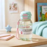 ⁦زجاجة مياه للأطفال 680 مل بغطاء محكم وشفاط – زجاجة شرب مدرسية عملية بتصميم جذاب⁩ - الصورة ⁦8⁩