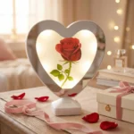 ⁦مرآة قلب مضيئة LED مع وردة حمراء – مرآة ديكور رومانسية لطاولة الزينة ارتفاع 29 سم⁩ - الصورة ⁦5⁩