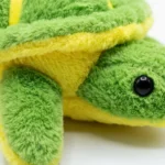 ⁦دمية سلحفاة فرو ناعم للأطفال – حجم 25 سم عرض 22 سم – لعبة محشوة كيوت بجودة عالية⁩ - الصورة ⁦3⁩