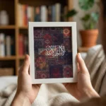 ⁦برواز ديكور خشب ستاند لون بيج 15×21 سم – لوحة "لا إله إلا الله" بتصميم إسلامي مميز⁩ - الصورة ⁦6⁩