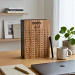 ⁦حصالة التحدي 5000 – صندوق توفير خشبي لتحدي الادخار (20×15×5.5 سم)⁩ - الصورة ⁦5⁩
