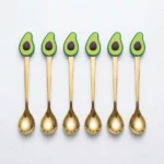 طقم ملاعق أفوكادو 6 قطع – ملاعق ذهبية بديكور Avocado كيوت لتقديم القهوة والحلويات
