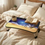 ⁦طربيزة لاب للأطفال تصميم فضاء مع حامل كوب – مقاس 60×39 سم مريحة وخفيفة⁩ - الصورة ⁦4⁩