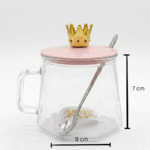 ⁦مج زجاج بغطاء وردي وتاج ذهبي 400 مل – كوب أنيق مع ملعقة للشاي والقهوة والهدايا⁩ - الصورة ⁦2⁩
