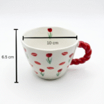 مج سيراميك 400 مل بمقبض أحمر وتصميمات كرز وتوليب – كوب قهوة أنيق وعصري - الصورة 4