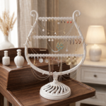 منظم إكسسوارات بلاستيك أبيض 28×20 سم – ستاند أنيق للحلق والسلاسل - الصورة 3