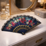 ⁦مروحة يد قابلة للطي 1 قطعة – لون كحلي أو أحمر فاخر⁩ - الصورة ⁦4⁩