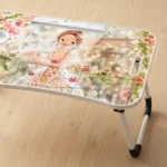 ترابيزة لابتوب 60×39 سم بتصميم بناتي أنيق مع حامل كوب وفتحة تابلت - الصورة 5