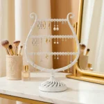 منظم إكسسوارات بلاستيك أبيض 28×20 سم – ستاند أنيق للحلق والسلاسل - الصورة 4