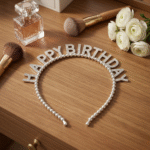 طوق شعر Happy Birthday فضي لامع 1 قطعة للحفلات وأعياد الميلاد - الصورة 3