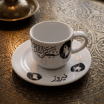 ⁦فنجان فيروز 90 مل بورسلين أبيض بتصميم كلاسيكي لمحبي الطرب والأغاني العربية⁩ - الصورة ⁦3⁩