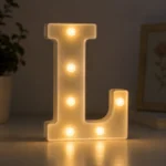 حرف L مضيء LED للديكور مقاس 21 سم – يعمل بالبطاريات بإضاءة دافئة