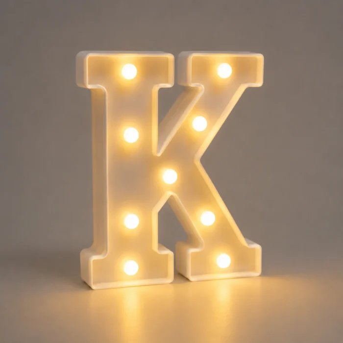 حرف K مضيء LED للديكور مقاس 21 سم – يعمل بالبطاريات بإضاءة دافئة