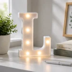⁦حرف L مضيء LED للديكور مقاس 21 سم – يعمل بالبطاريات بإضاءة دافئة⁩ - الصورة ⁦3⁩