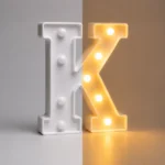 ⁦حرف K مضيء LED للديكور مقاس 21 سم – يعمل بالبطاريات بإضاءة دافئة⁩ - الصورة ⁦4⁩
