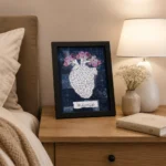⁦برواز ديكور أسود 20×25 سم – زجاج شفاف وتعليق حائط – متاح تنفيذ أي تصميم حسب الطلب⁩ - الصورة ⁦6⁩