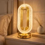 ⁦أباجورة كريستال LED قابلة للشحن باللمس مع 3 ألوان و3 درجات إضاءة – قاعدة ذهبية فاخرة⁩ - الصورة ⁦4⁩