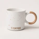 مج سيراميك قهوة 310 مل أبيض منقّط بمقبض دائري بني – تصميم أنيق للمشروبات الساخنة والباردة