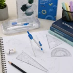 ⁦طقم أدوات هندسية للطلاب HB-8510 ببرجل ومسطرة ومنقلة ومثلثات وأستيكة داخل علبة شفافة⁩ - الصورة ⁦3⁩