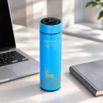 ⁦مج حراري ديجيتال لبني 500 مل بتصميم غزال وشاشة لعرض الحرارة – ستانلس ستيل بمصفاة وغطاء محكم⁩ - الصورة ⁦3⁩