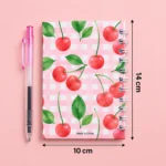 نوت ميني سلك مع قلم بتصميم كرز أحمر وخلفية مربعات بينك كيوت – مقاس 11 × 9 سم وقلم 10 سم - الصورة 3