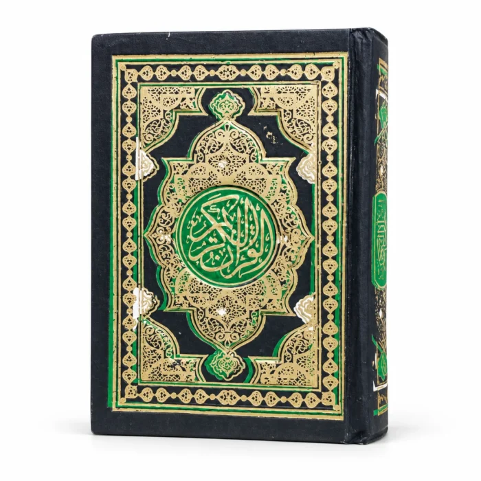 مصحف القرآن الكريم صغير بغلاف أسود مزخرف بالذهبي والأخضر